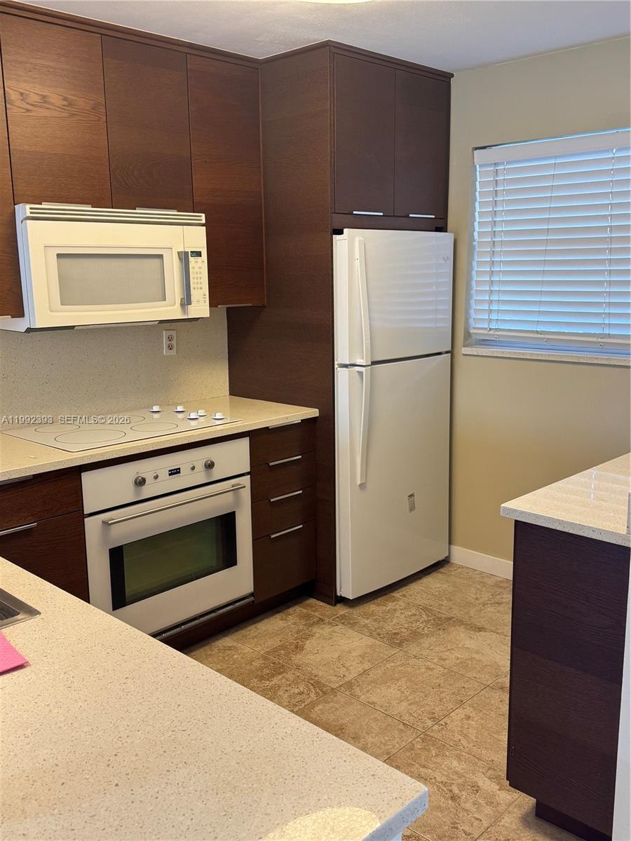 Listing photo 3 for 1811 Sabal Palm Dr Unit#403, Davie, FL, 33324