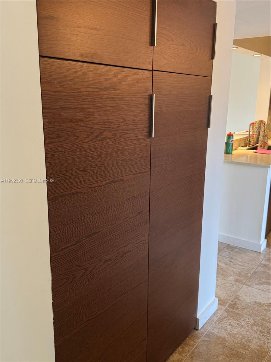 Listing photo 4 for 1811 Sabal Palm Dr Unit#403, Davie, FL, 33324