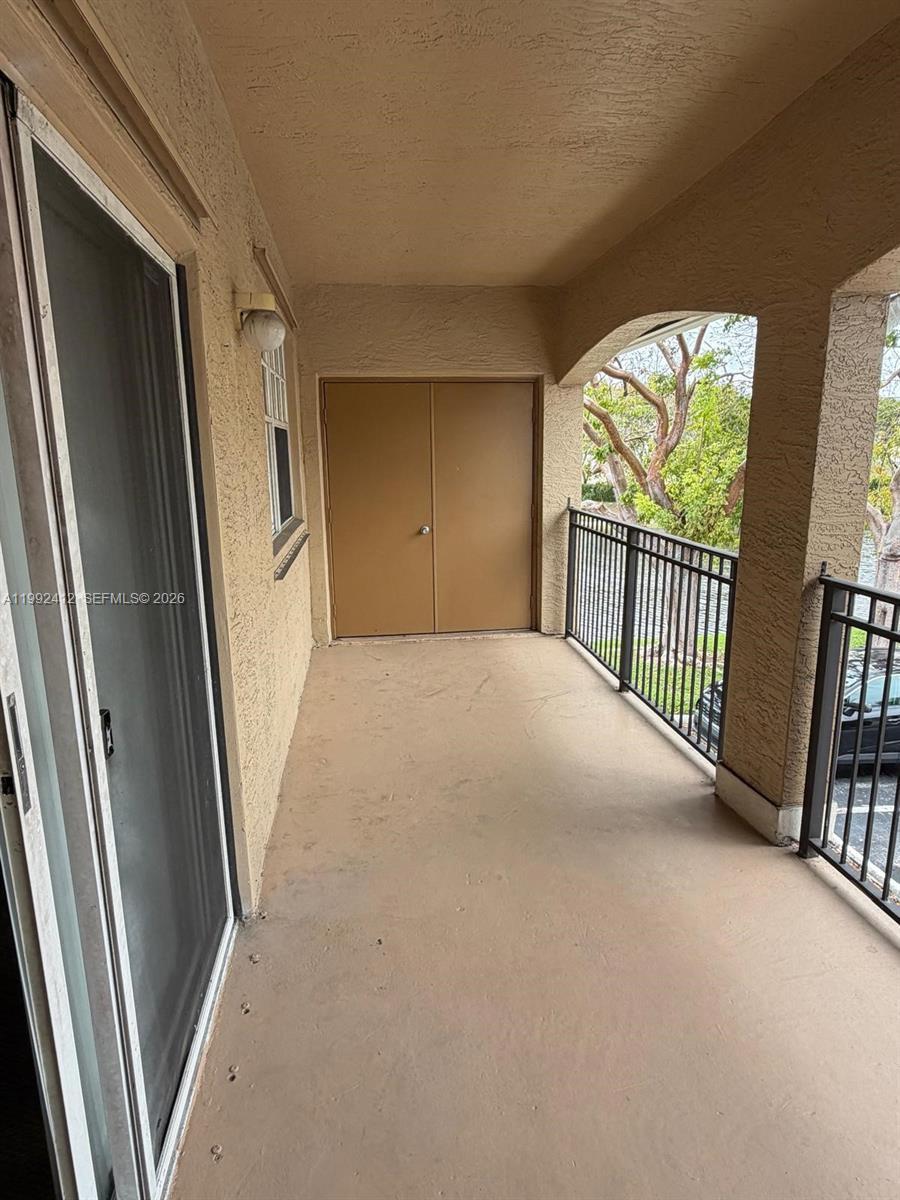Listing photo 2 for 200 SW 117th Ter Unit#10208, Pembroke Pines, FL, 33025