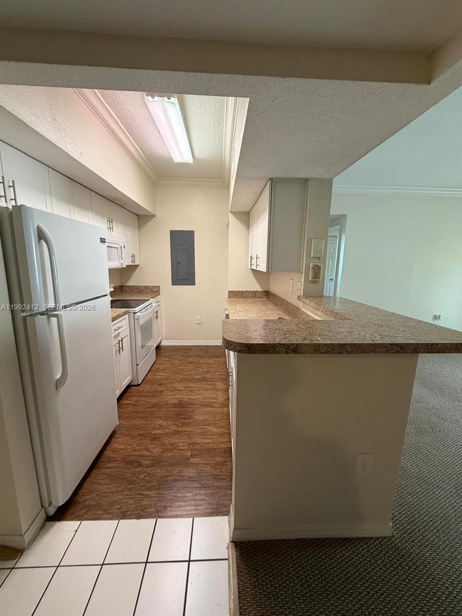 Listing photo 3 for 200 SW 117th Ter Unit#10208, Pembroke Pines, FL, 33025