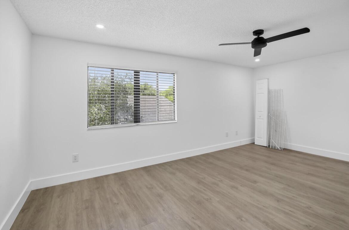 Listing photo 3 for 373 SW 94th Terrace Terrace, Plantation, FL, 33324
