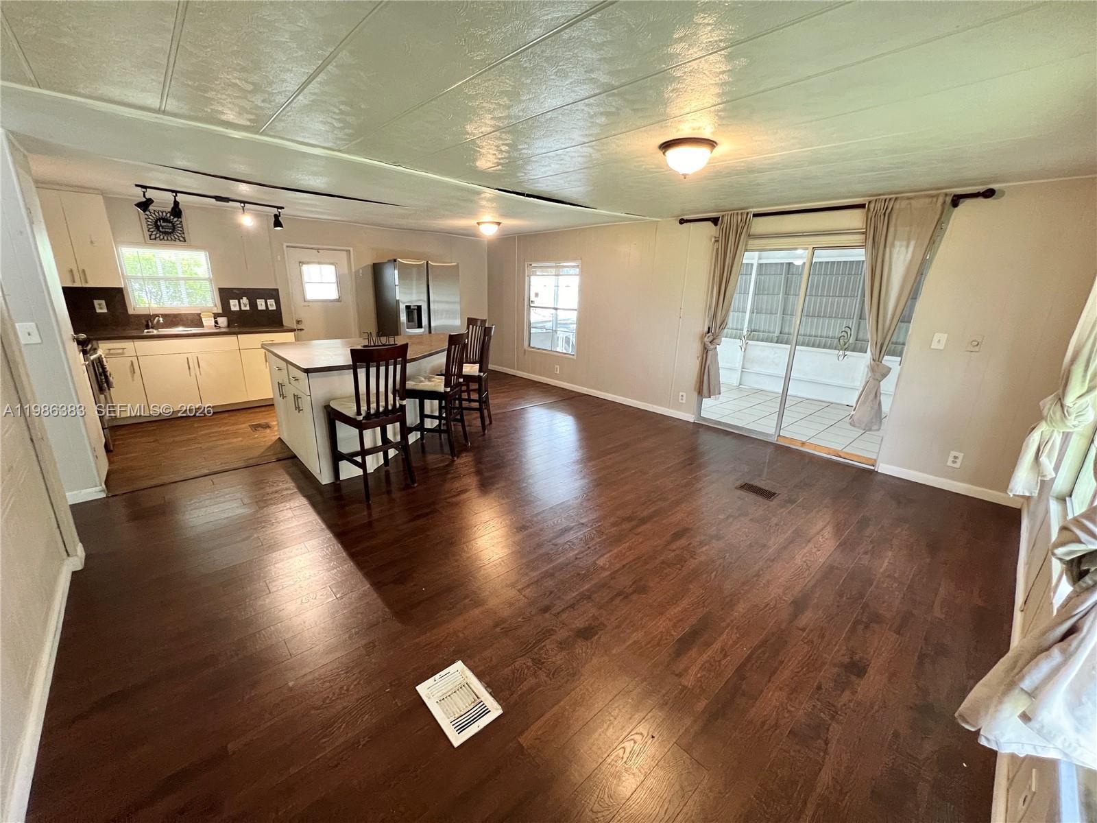 Listing photo 2 for 10550 W State Road 84 Unit#244, Davie, FL, 33324