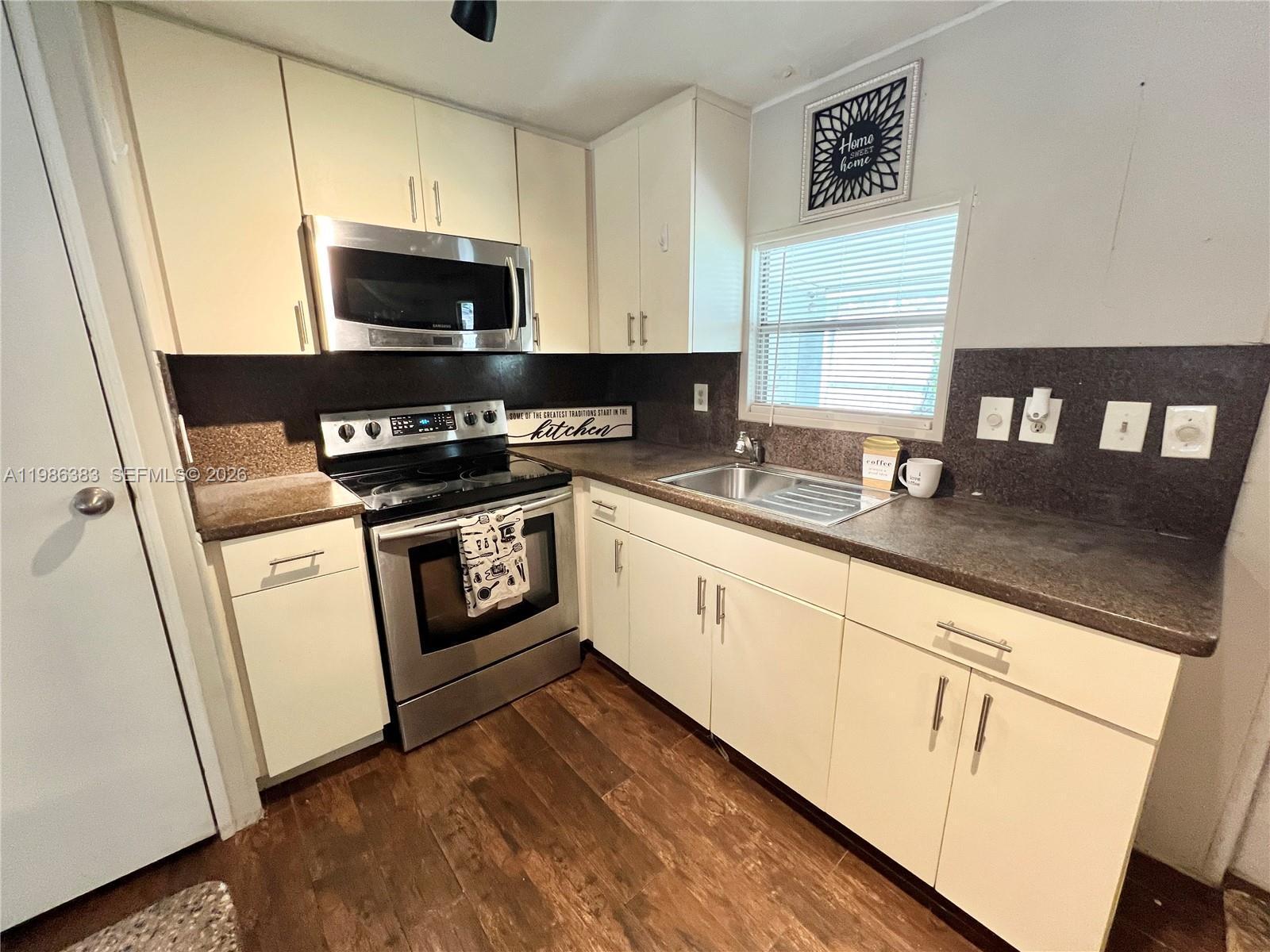 Listing photo 3 for 10550 W State Road 84 Unit#244, Davie, FL, 33324