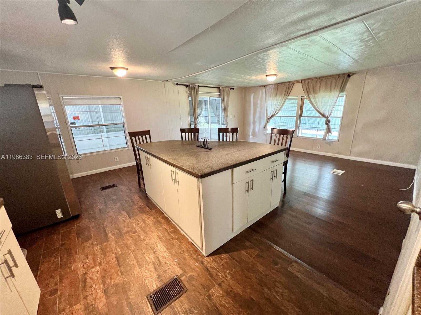 Listing photo 4 for 10550 W State Road 84 Unit#244, Davie, FL, 33324