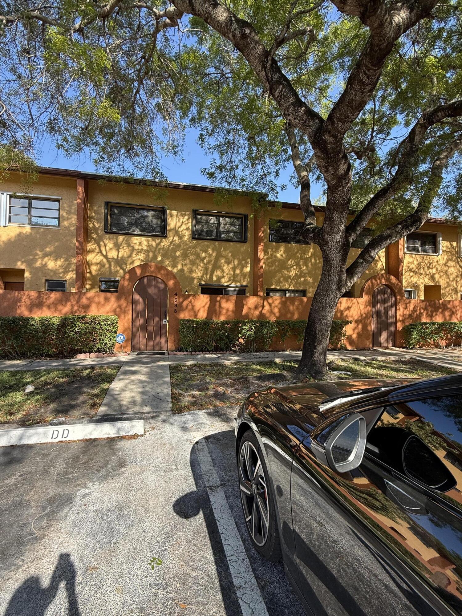 Listing photo 3 for 4538 NW 90th Avenue Avenue, Sunrise, FL, 33351