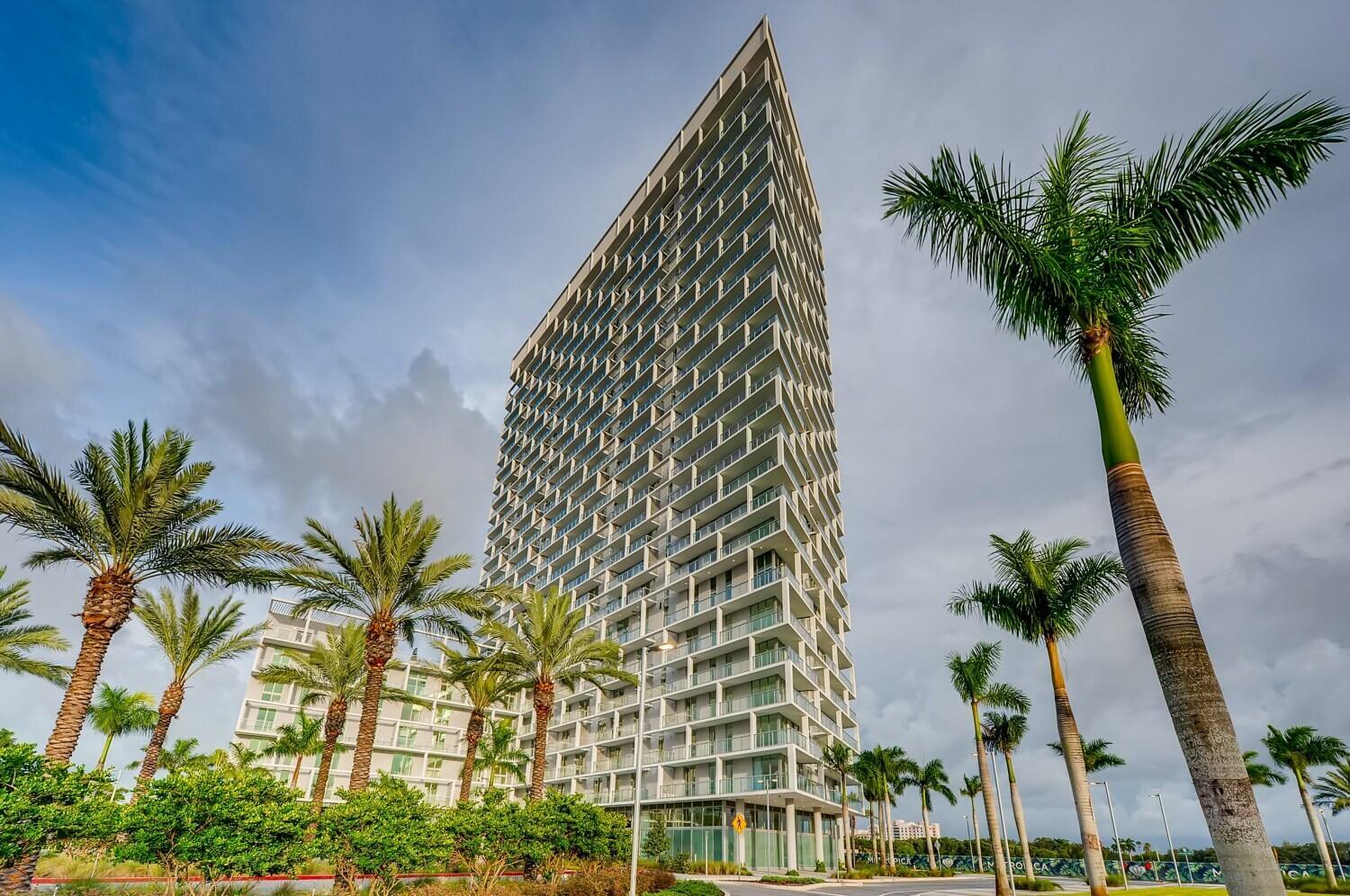 Listing photo 2 for 2000 Metropica Way Way Unit#2107, Sunrise, FL, 33323