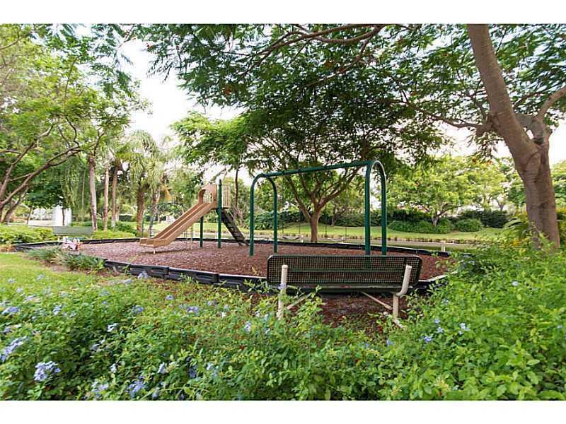 Listing photo 2 for 9561 NW 18th Court Court, Plantation, FL, 33322