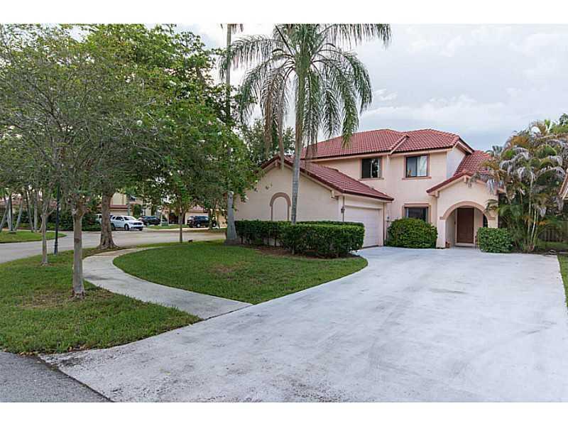 Listing photo 3 for 9561 NW 18th Court Court, Plantation, FL, 33322
