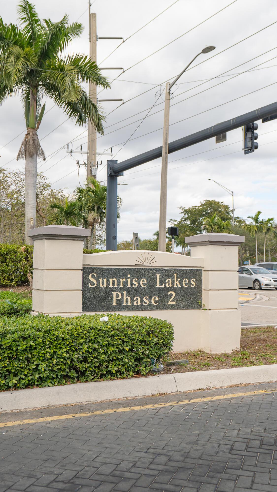 Listing photo 3 for 8285 Sunrise Lakes Boulevard Boulevard Unit#110, Sunrise, FL, 33322