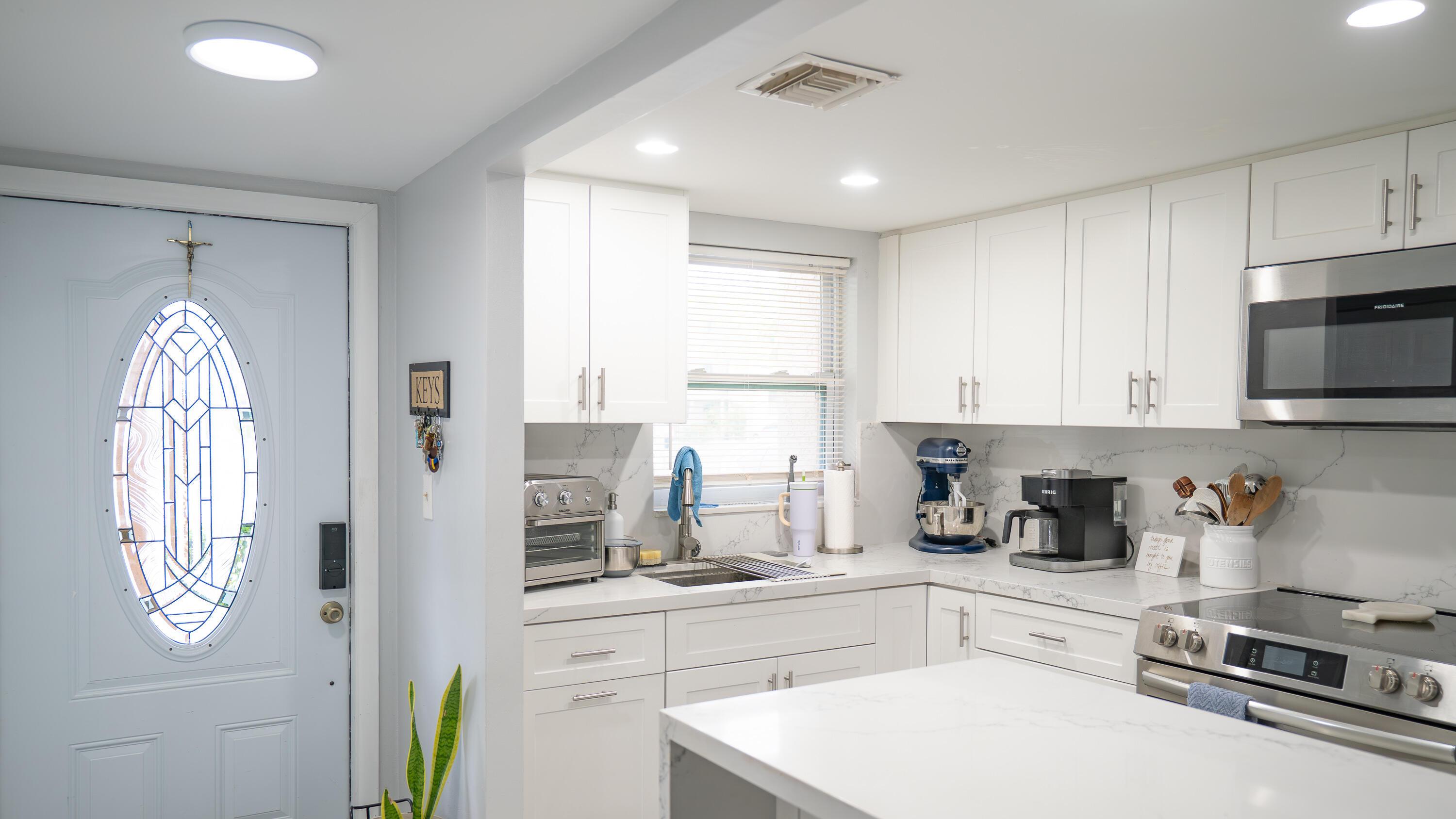 Listing photo 4 for 8285 Sunrise Lakes Boulevard Boulevard Unit#110, Sunrise, FL, 33322