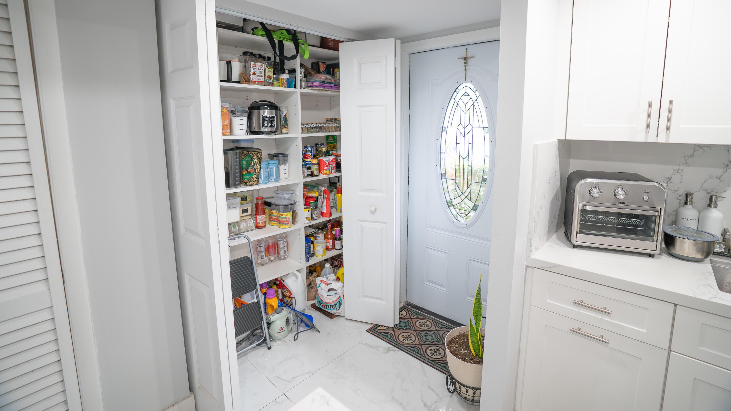 Listing photo 6 for 8285 Sunrise Lakes Boulevard Boulevard Unit#110, Sunrise, FL, 33322
