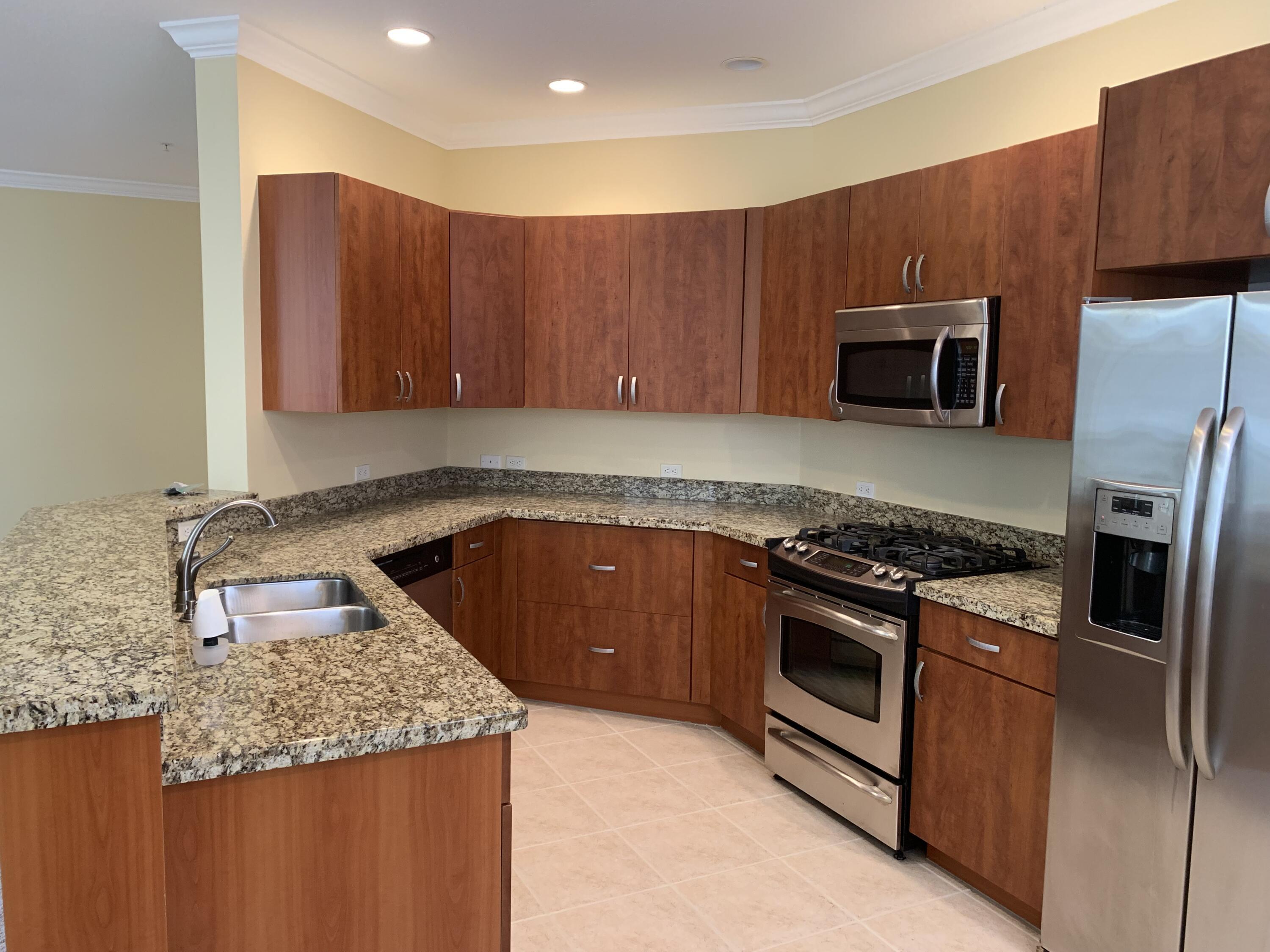 Listing photo 3 for 3055 NW 126th Avenue Avenue Unit#323, Sunrise, FL, 33323