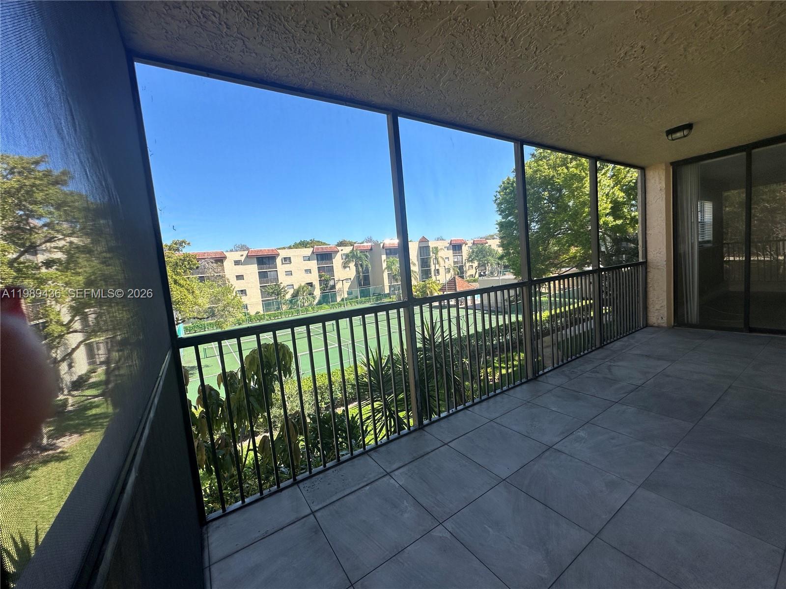 Listing photo 3 for 10401 W Broward Blvd Unit#301, Plantation, FL, 33324