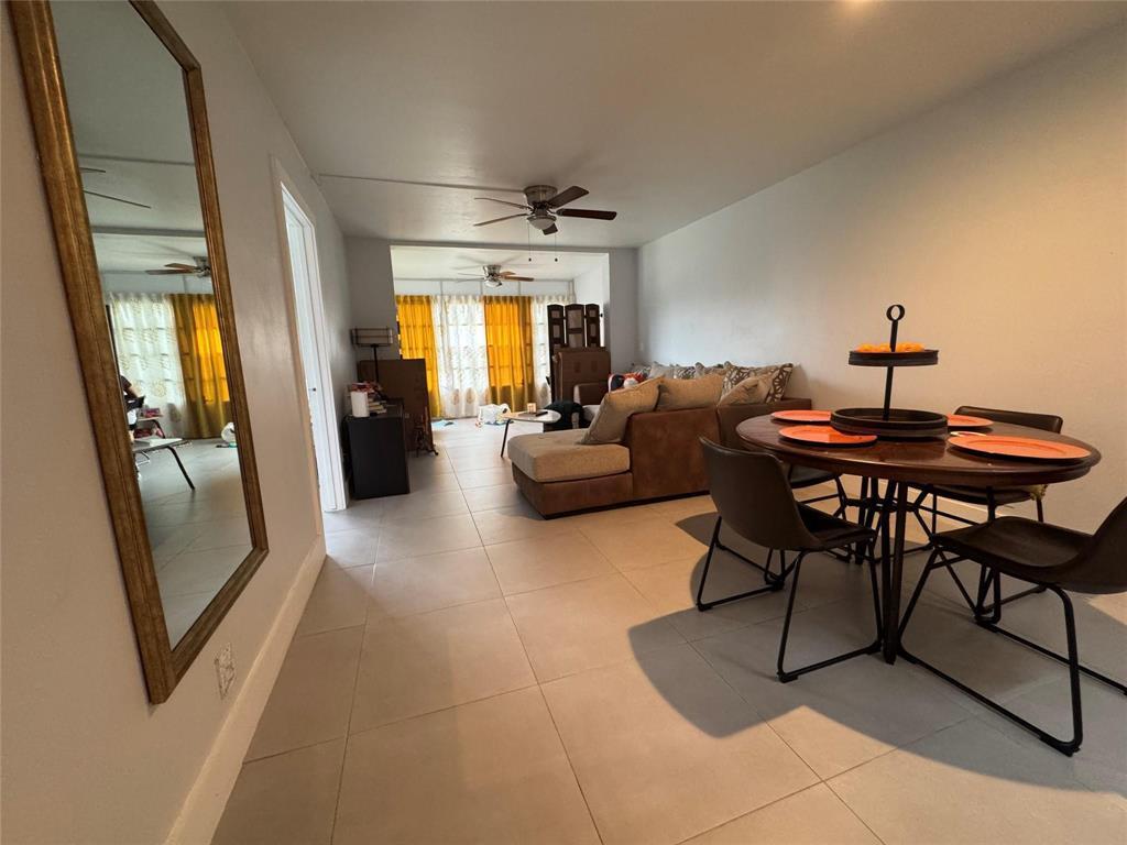 Listing photo 3 for 9235 Lagoon Place Place Unit#310, Davie, FL, 33324