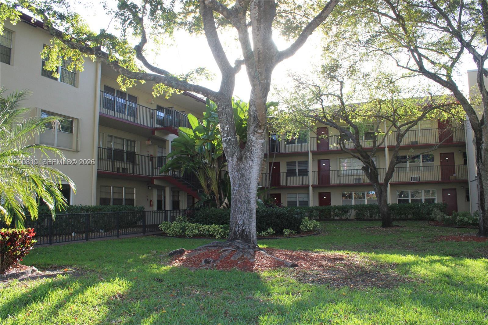 Listing photo 2 for 200 SW 132nd Way Unit#104L, Pembroke Pines, FL, 33027