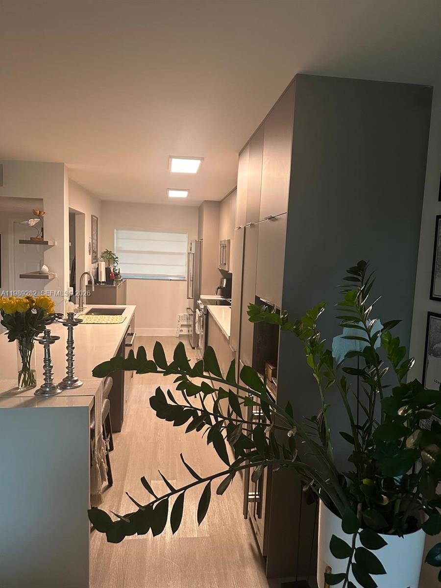 Listing photo 5 for 1811 Sabal Palm Dr Unit#406, Davie, FL, 33324