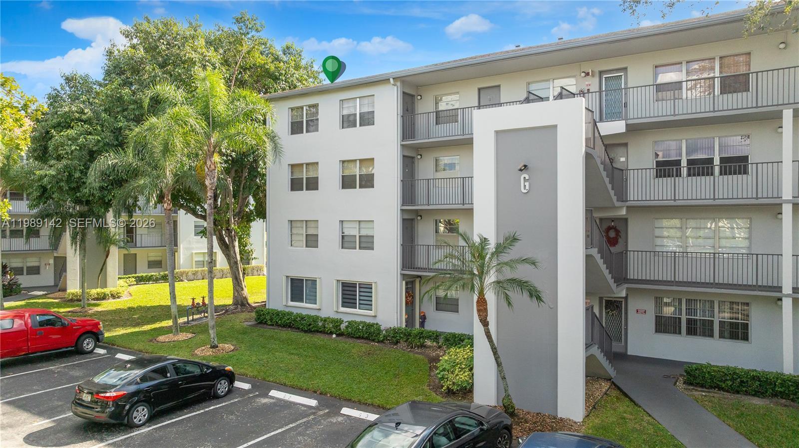 Listing photo 3 for 13250 SW 4th Ct Unit#401G, Pembroke Pines, FL, 33027