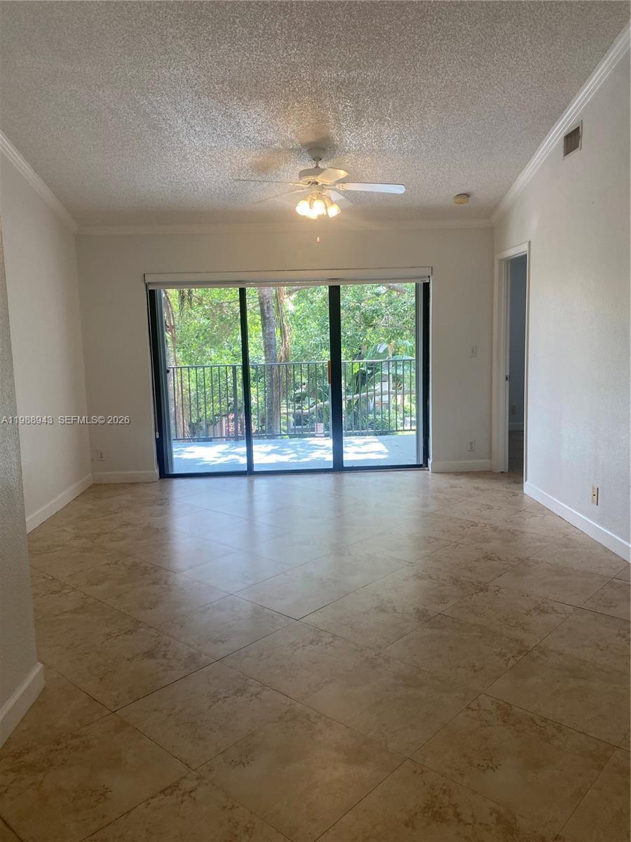 Listing photo 2 for 10121 W Sunrise Blvd Unit#304, Plantation, FL, 33322