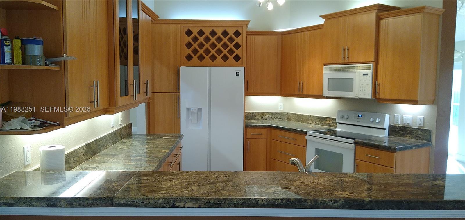 Listing photo 2 for 15013 SW 10th St, Sunrise, FL, 33326