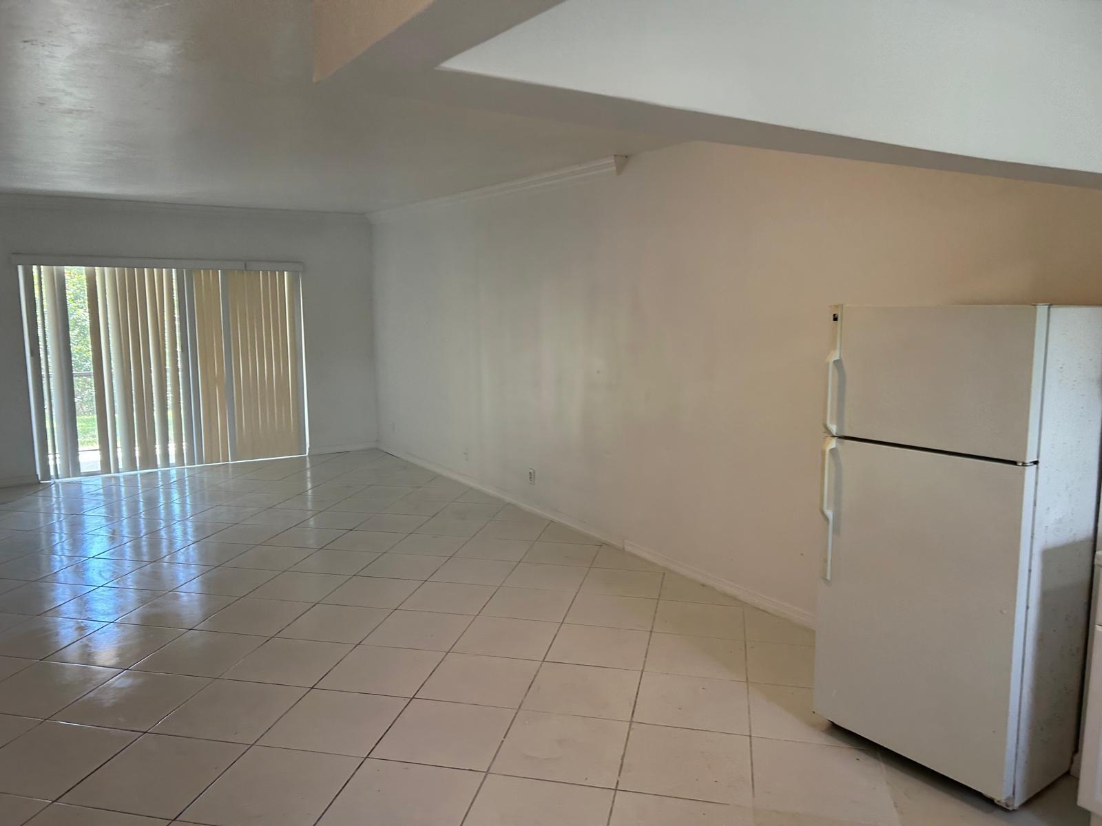 Listing photo 3 for 3900 NW 76th Avenue Avenue, Sunrise, FL, 33351