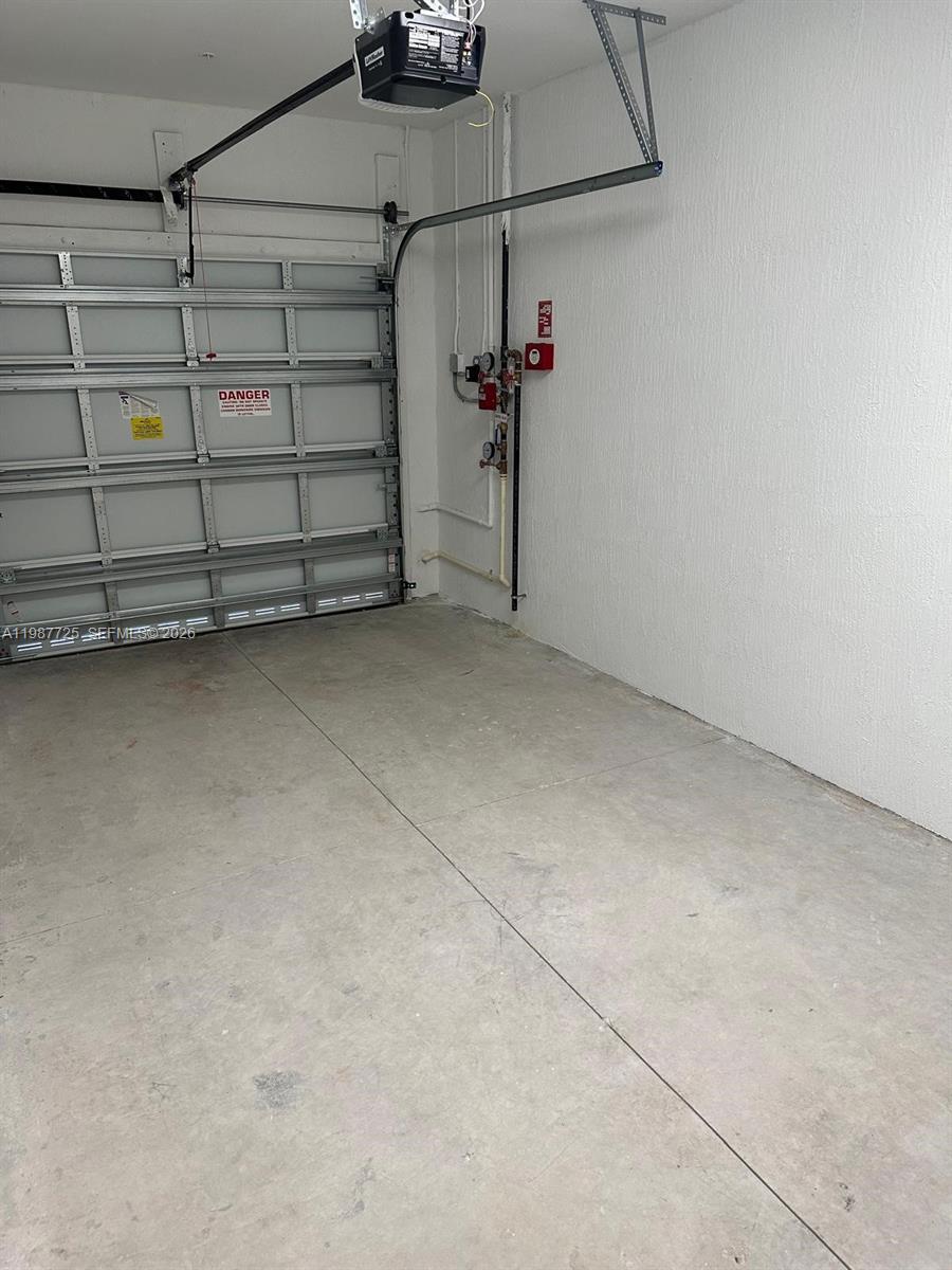 Listing photo 2 for 17173 SW 1st St, Pembroke Pines, FL, 33027