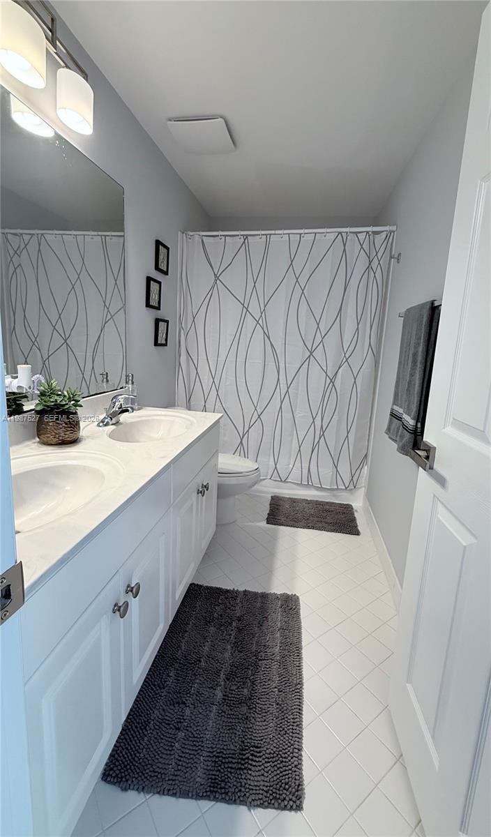 Listing photo 2 for 1392 Canary Island Dr Unit#0, Weston, FL, 33327
