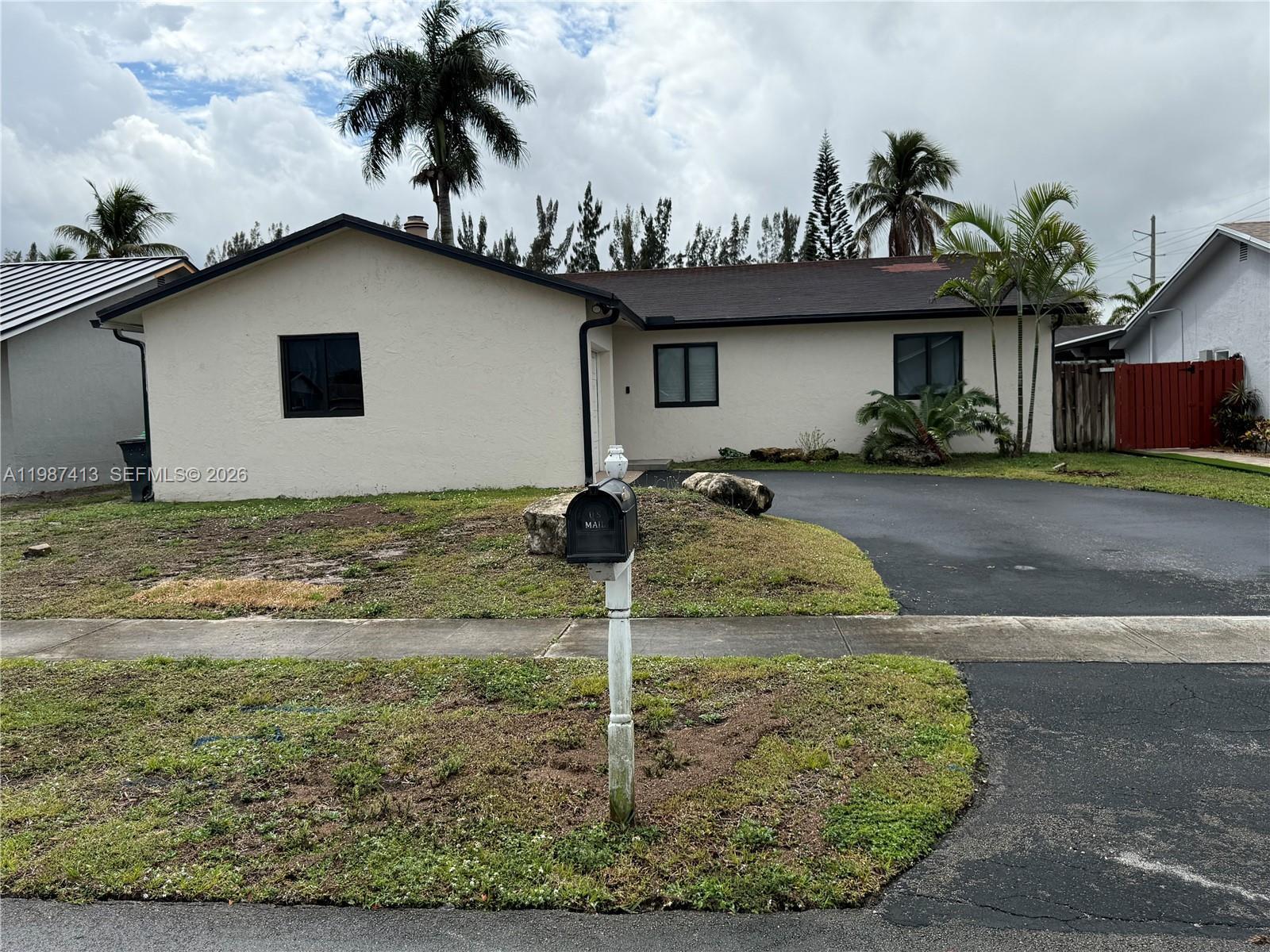 Listing photo 3 for 11100 NW 21st St, Sunrise, FL, 33322