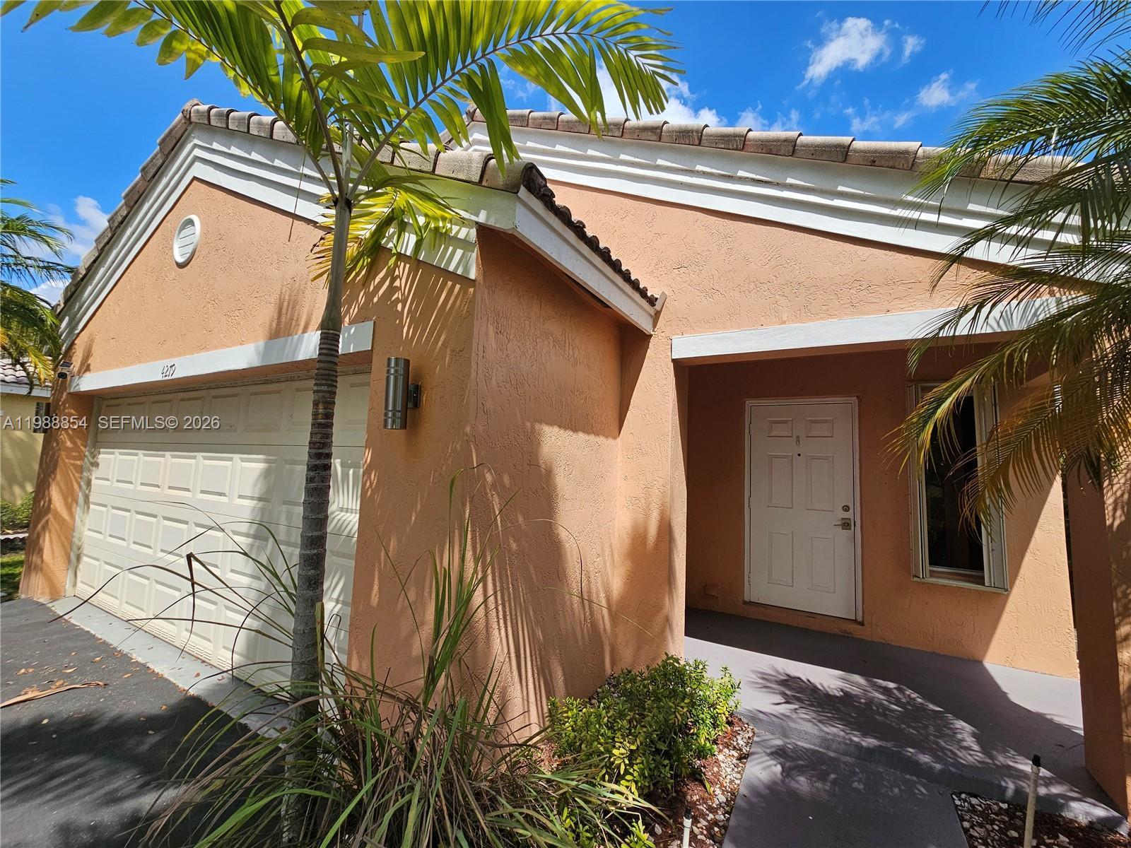 Listing photo 4 for 4279 Greenbriar Ln, Weston, FL, 33331