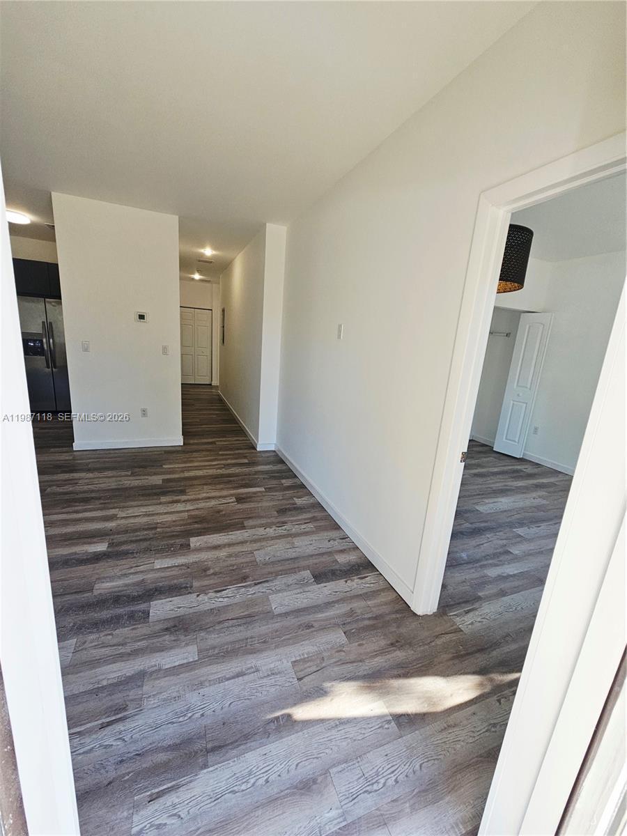 Listing photo 2 for 127 NE 184th Ter Unit#127, Miami, FL, 33179