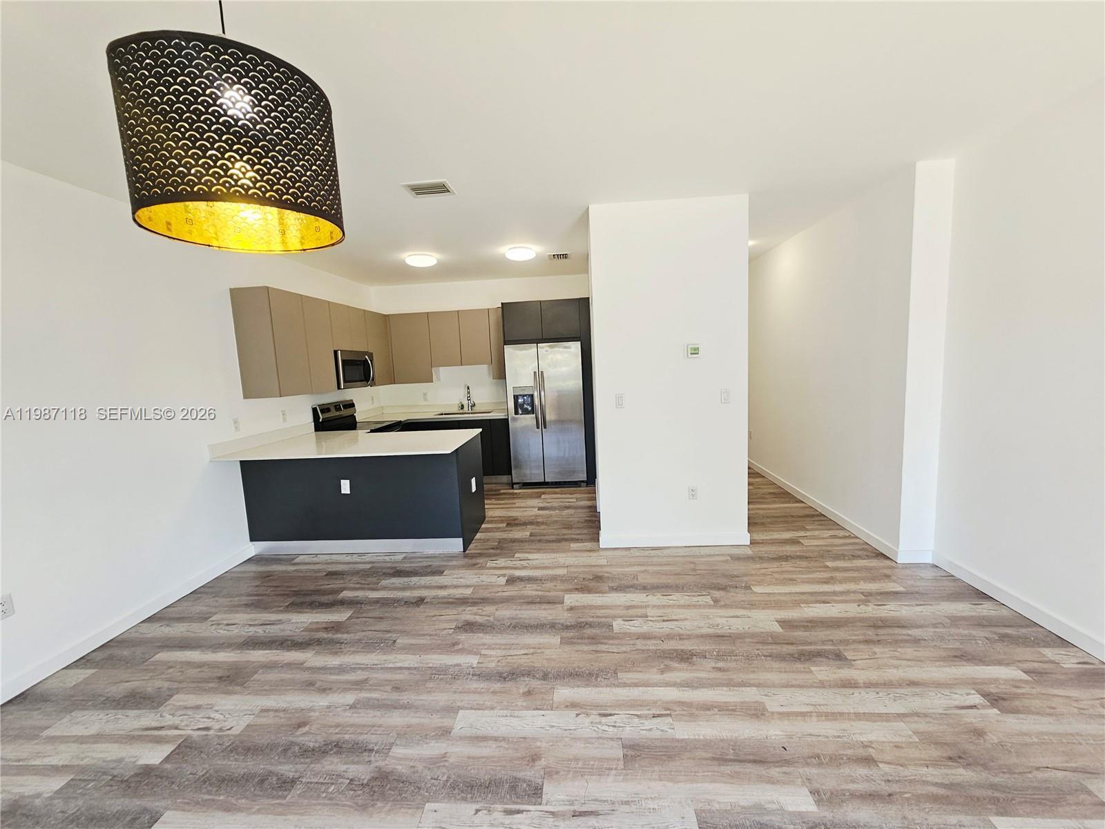 Listing photo 4 for 127 NE 184th Ter Unit#127, Miami, FL, 33179
