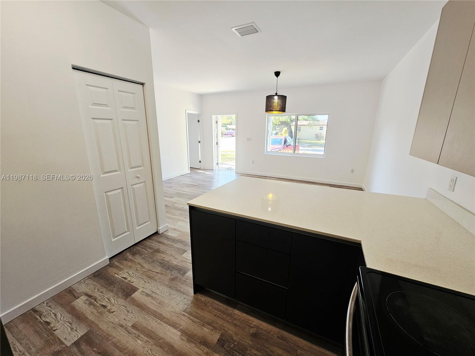 Listing photo 5 for 127 NE 184th Ter Unit#127, Miami, FL, 33179