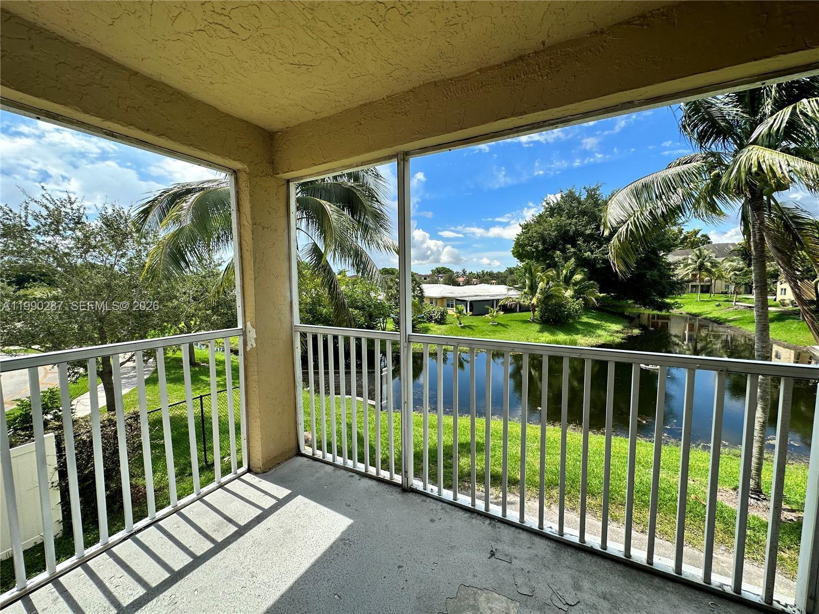 Listing photo 3 for 5760 Rock Island Rd Unit#328, Tamarac, FL, 33319