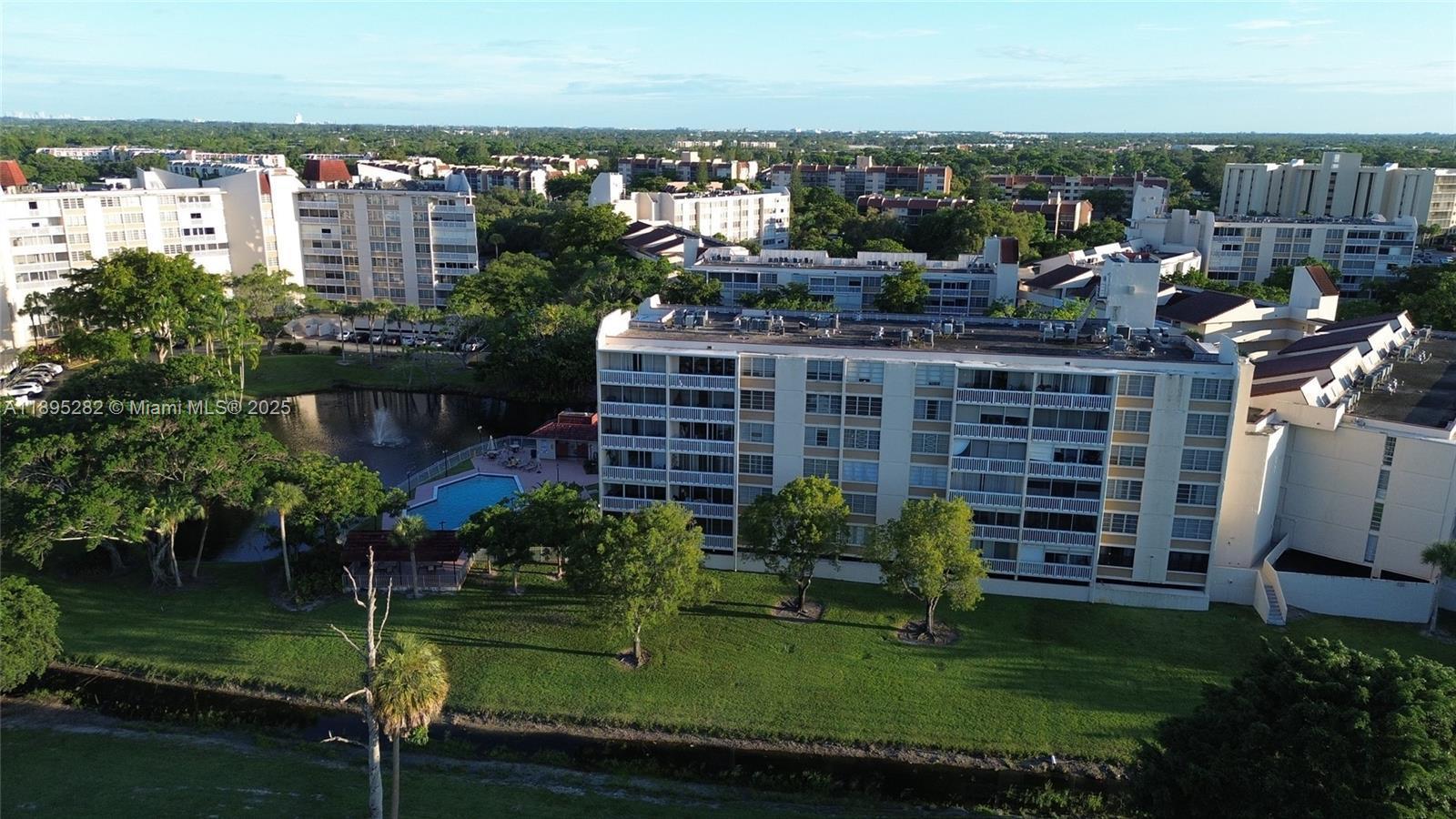 Listing photo 3 for 7051 Environ Blvd Unit#431, Lauderhill, FL, 33319