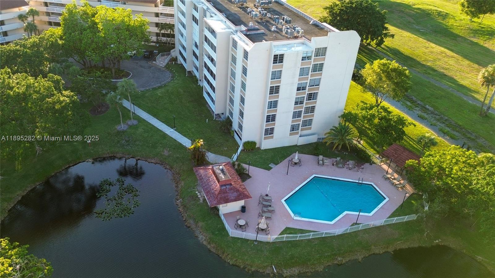 Listing photo 4 for 7051 Environ Blvd Unit#431, Lauderhill, FL, 33319