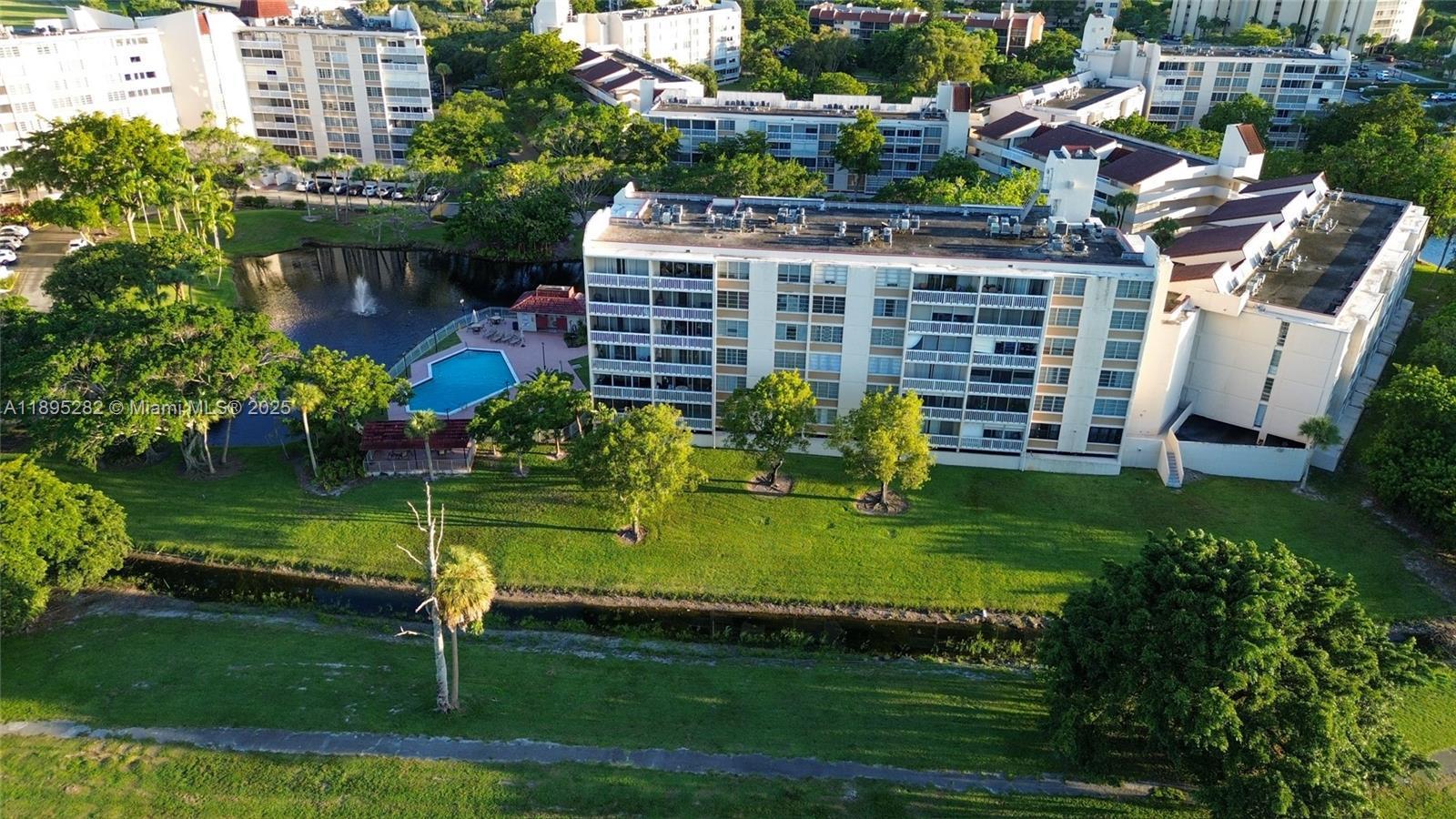 Listing photo 5 for 7051 Environ Blvd Unit#431, Lauderhill, FL, 33319