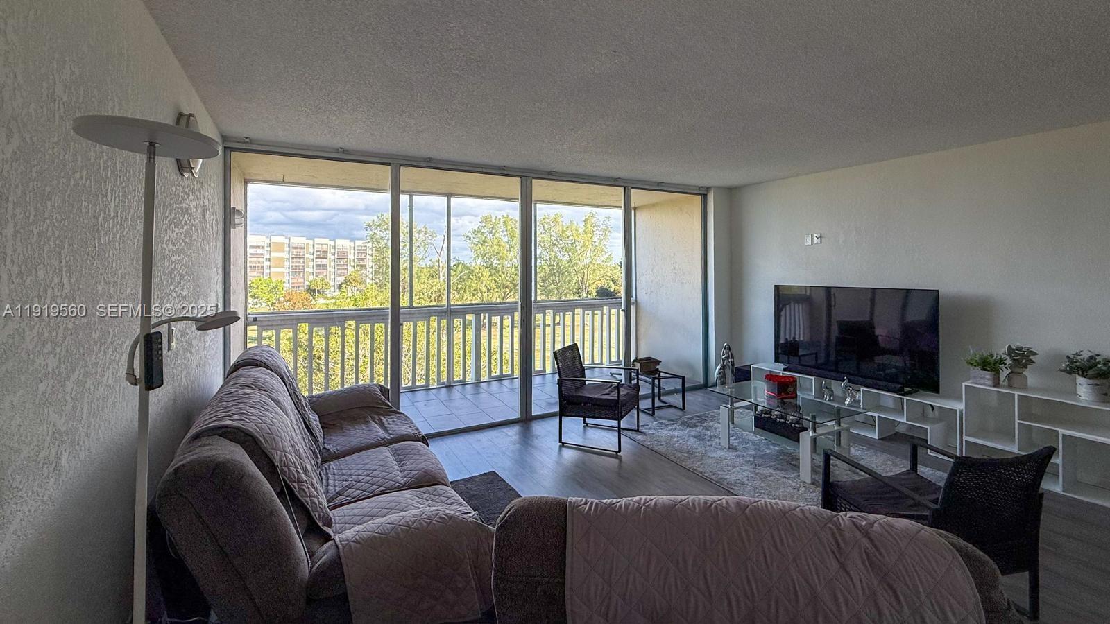 Listing photo 2 for 7051 Environ Blvd Unit#436, Lauderhill, FL, 33319