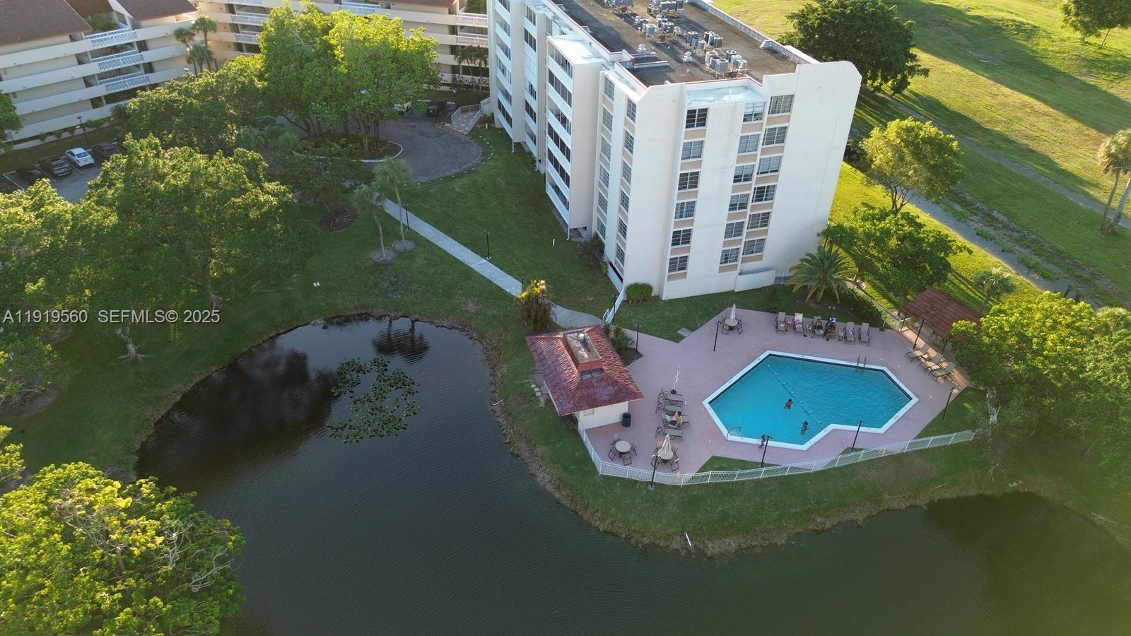 Listing photo 3 for 7051 Environ Blvd Unit#436, Lauderhill, FL, 33319