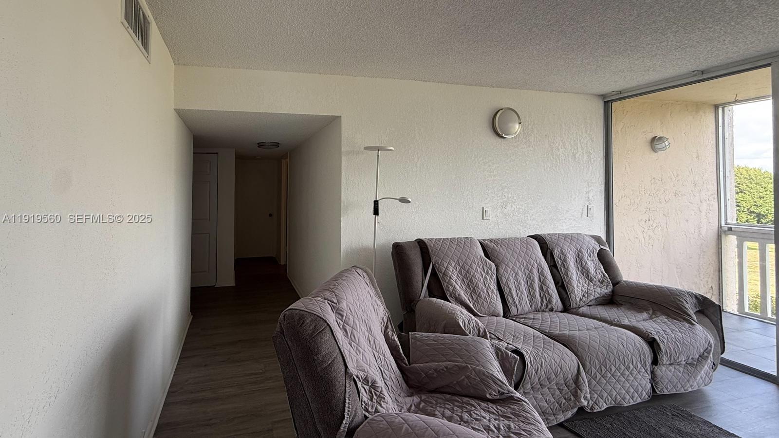 Listing photo 5 for 7051 Environ Blvd Unit#436, Lauderhill, FL, 33319