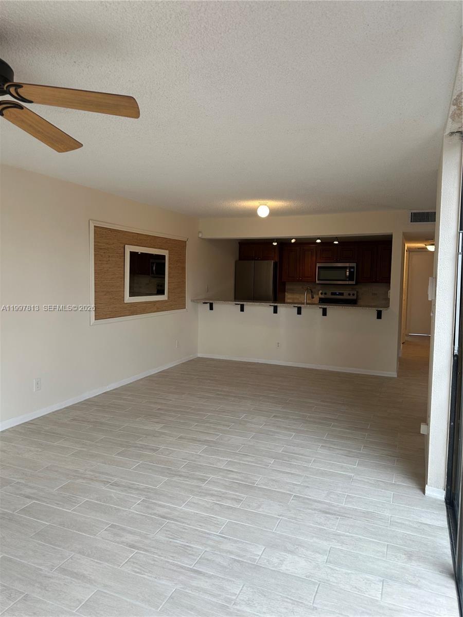 Listing photo 2 for 1691 Fairway Rd Unit#1691, Pembroke Pines, FL, 33026