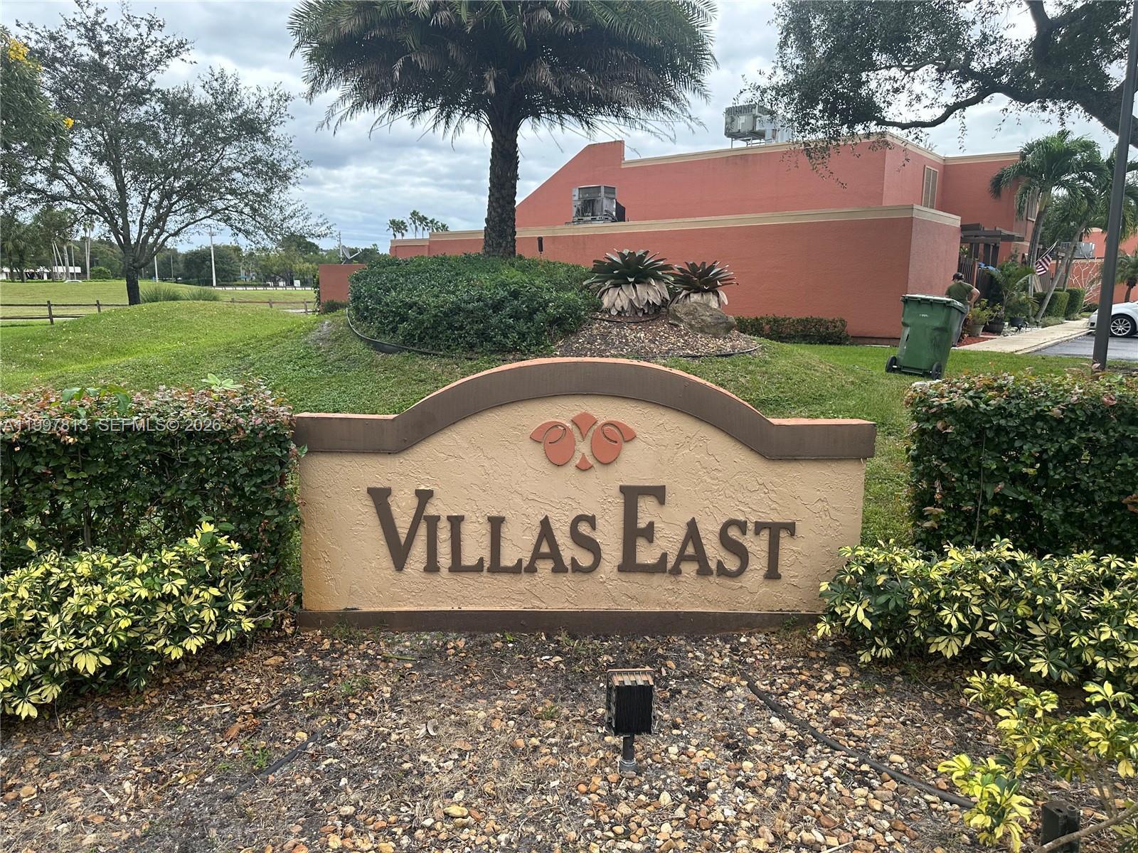 Listing photo 4 for 1691 Fairway Rd Unit#1691, Pembroke Pines, FL, 33026