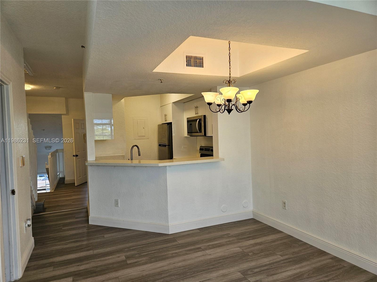 Listing photo 4 for 751 SW 148th Ave Unit#1012, Sunrise, FL, 33325