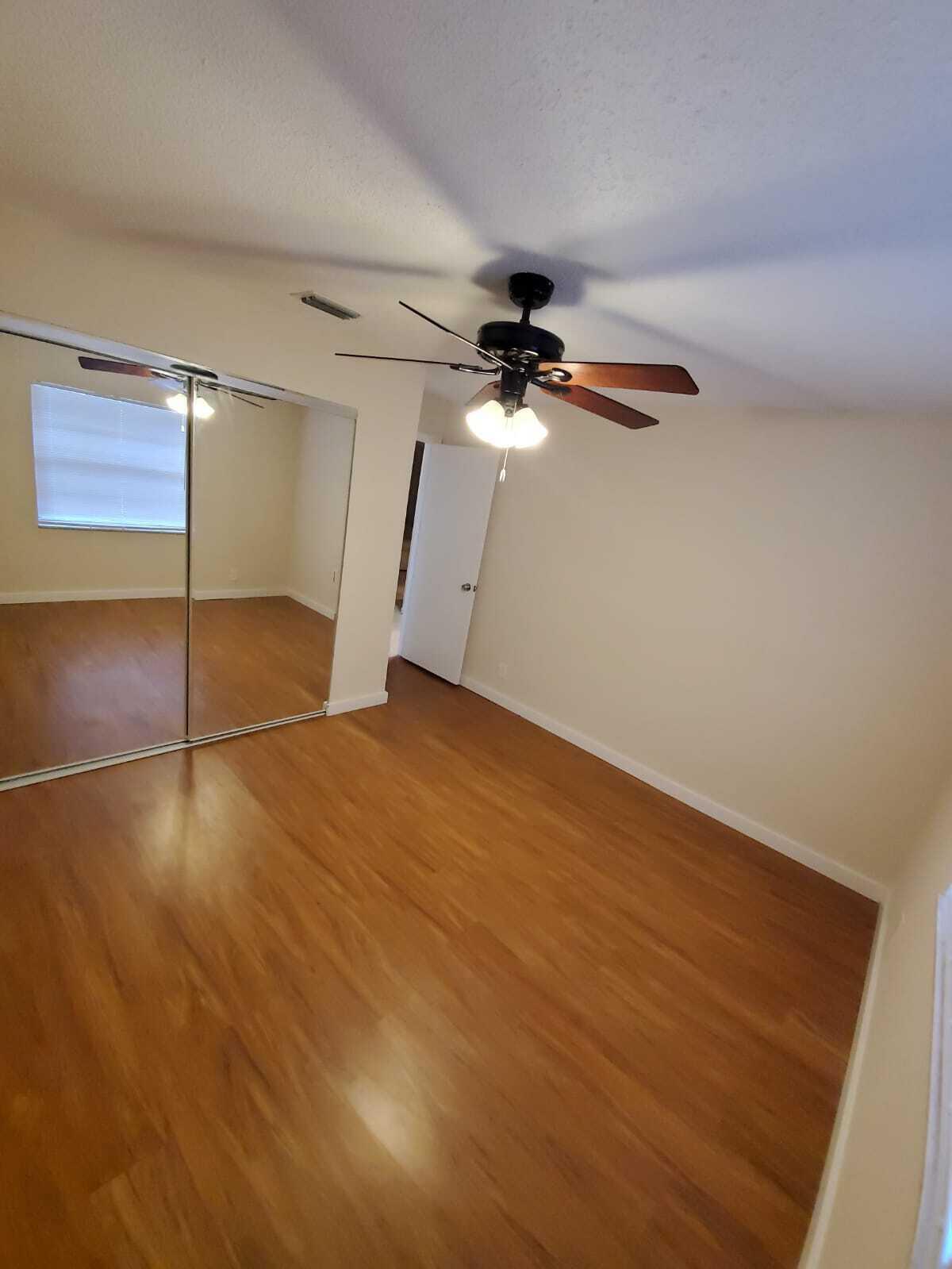 Listing photo 2 for 24 Laredo Place Place, Davie, FL, 33324