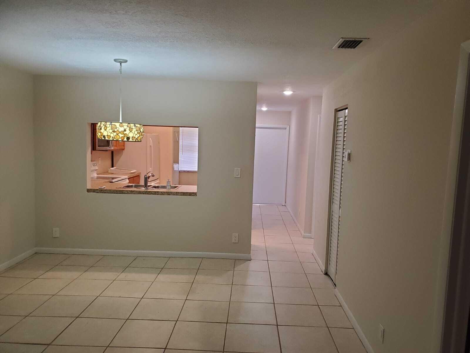 Listing photo 6 for 24 Laredo Place Place, Davie, FL, 33324