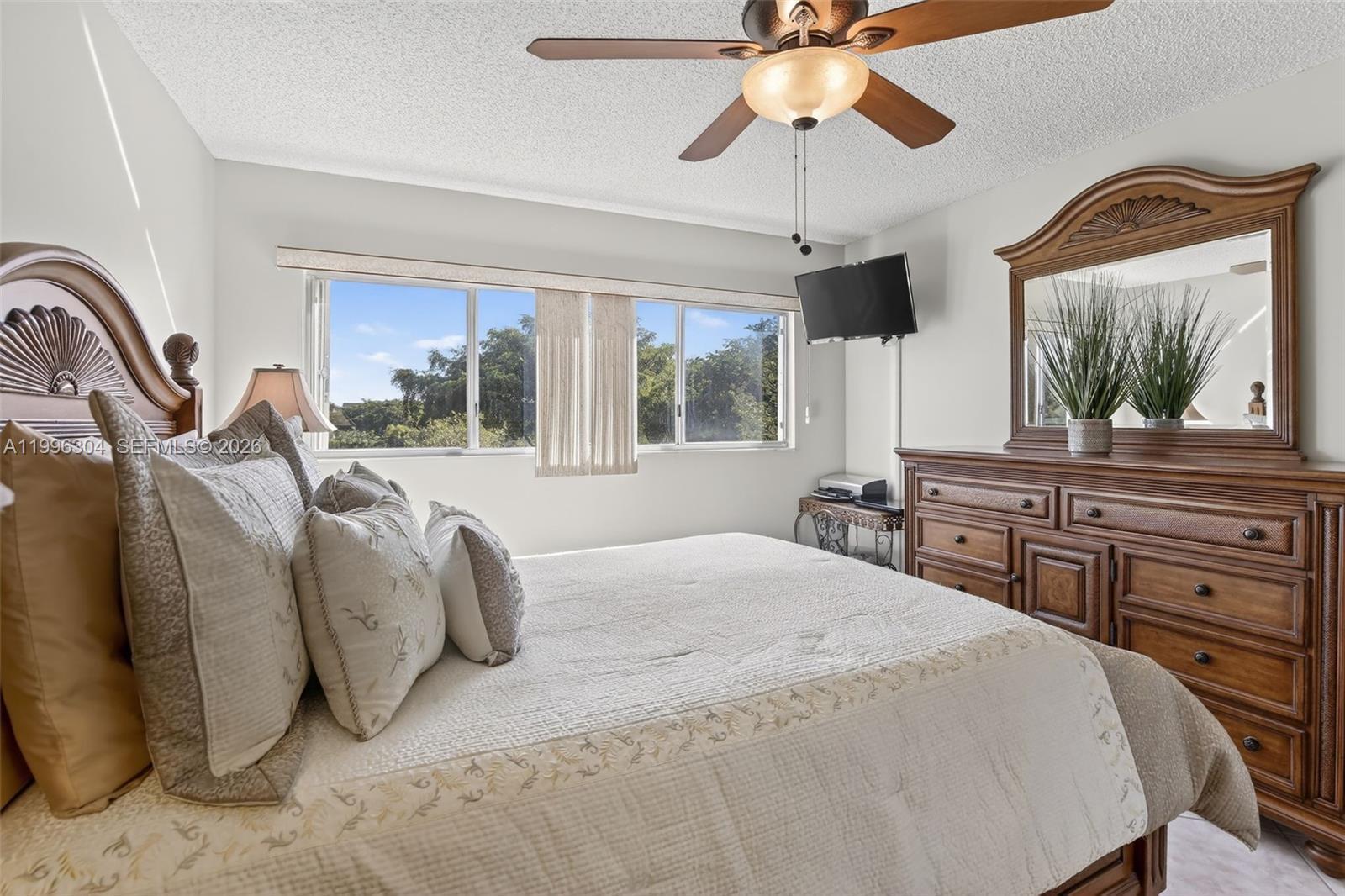 Listing photo 2 for 1651 SW 127th Ave Unit#305A, Pembroke Pines, FL, 33027
