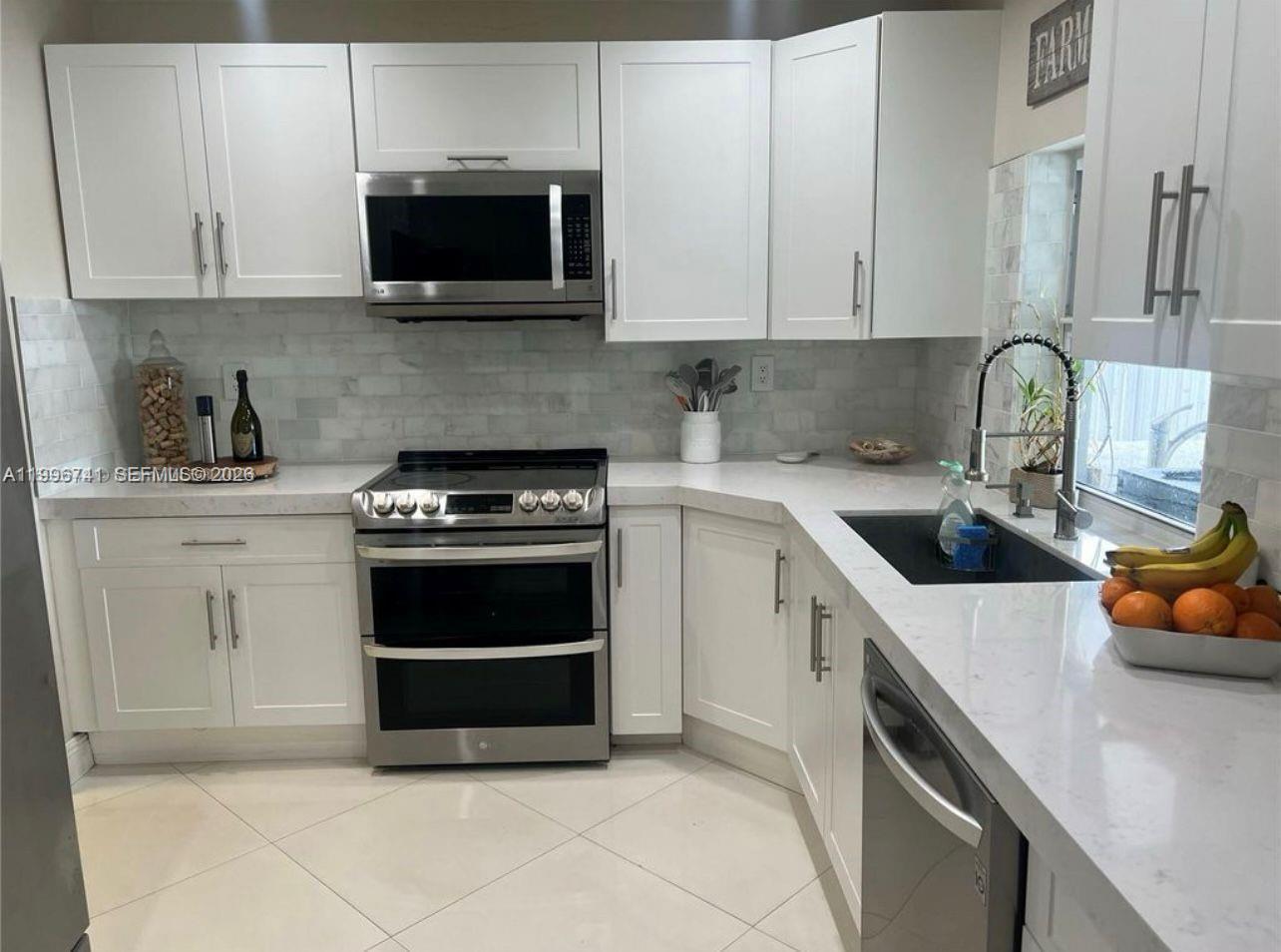 Listing photo 4 for 7651 NW 14th St Unit#7651, Pembroke Pines, FL, 33024