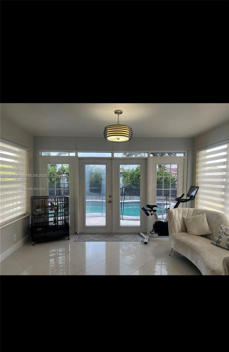 Listing photo 5 for 7651 NW 14th St Unit#7651, Pembroke Pines, FL, 33024