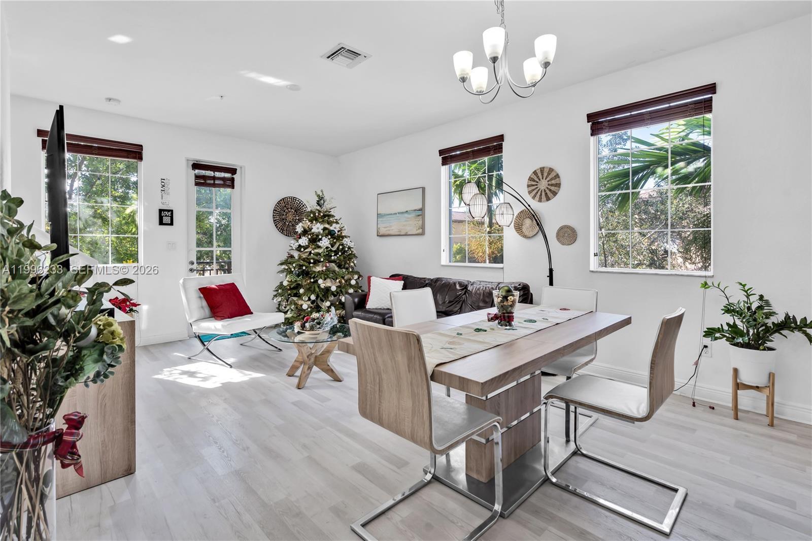 Listing photo 4 for 14749 SW 9th St Unit#3110, Pembroke Pines, FL, 33027