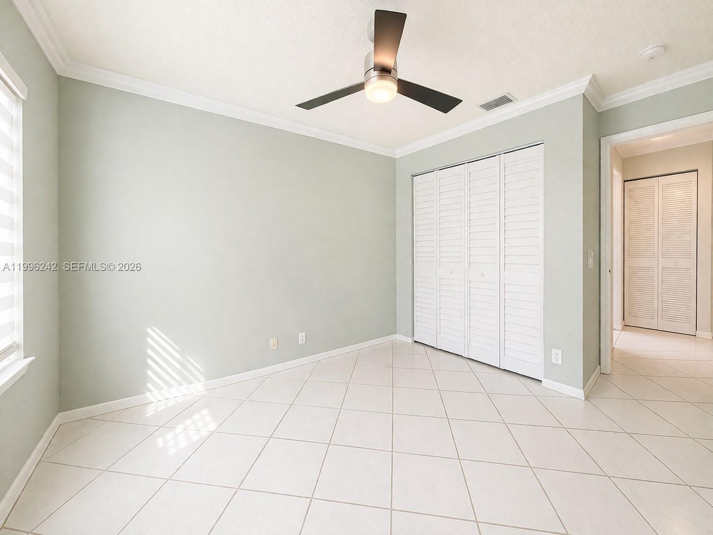 Listing photo 2 for 717 Tanglewood Cir, Weston, FL, 33327
