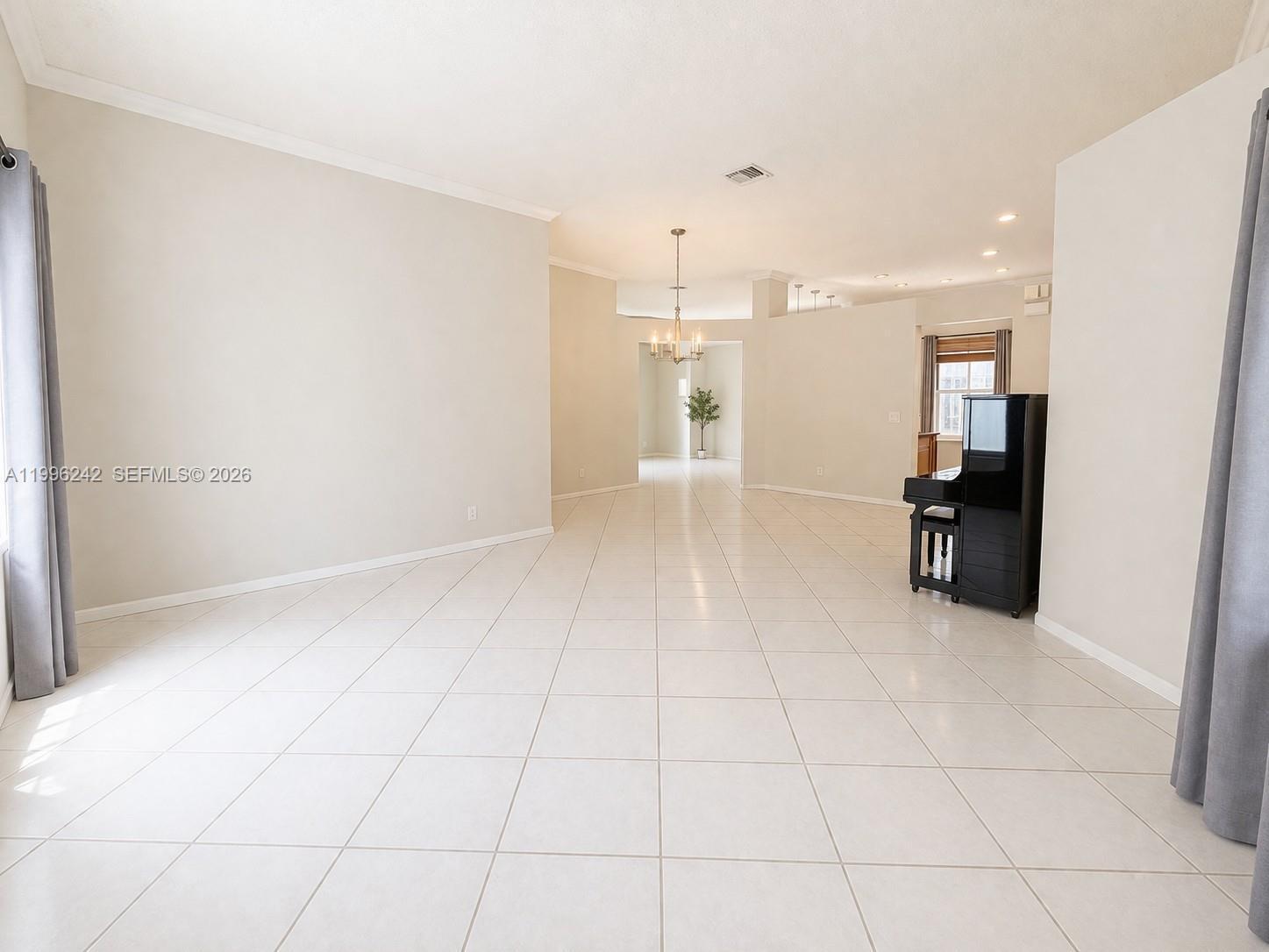 Listing photo 5 for 717 Tanglewood Cir, Weston, FL, 33327