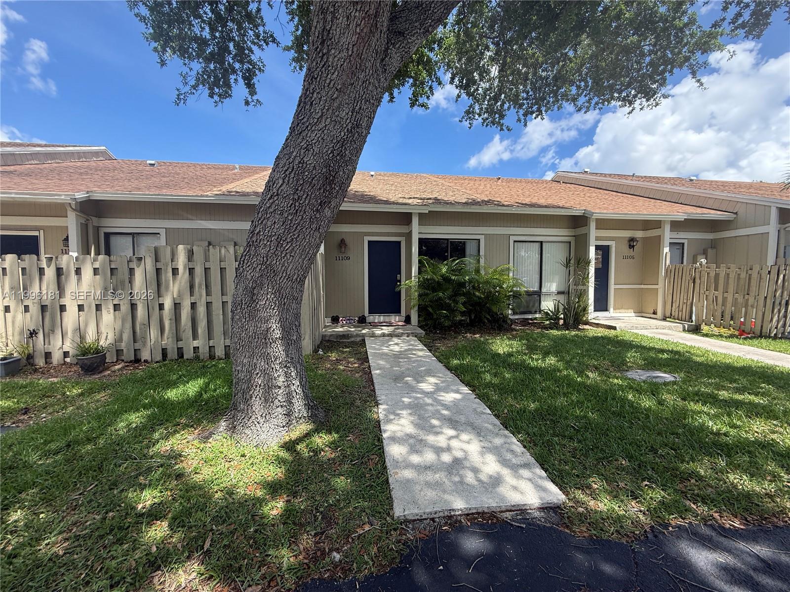 Listing photo 4 for 11109 NW 37th St Unit#11109, Sunrise, FL, 33351
